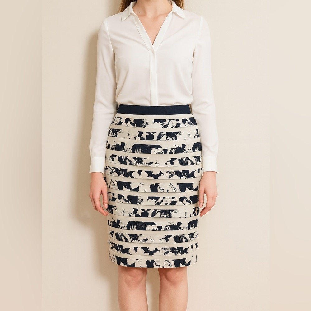 Ann Taylor Black and‎ White Abstract Pencil Skirt